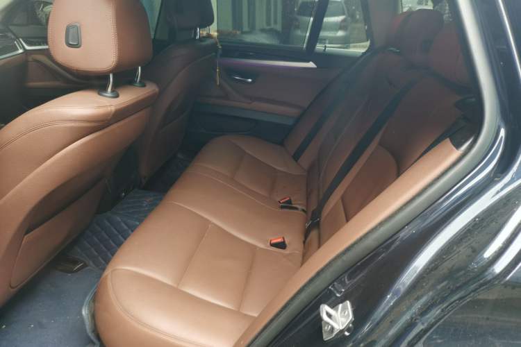 Used BMW 5 Series 2014 520i Touring Edition Interior 4