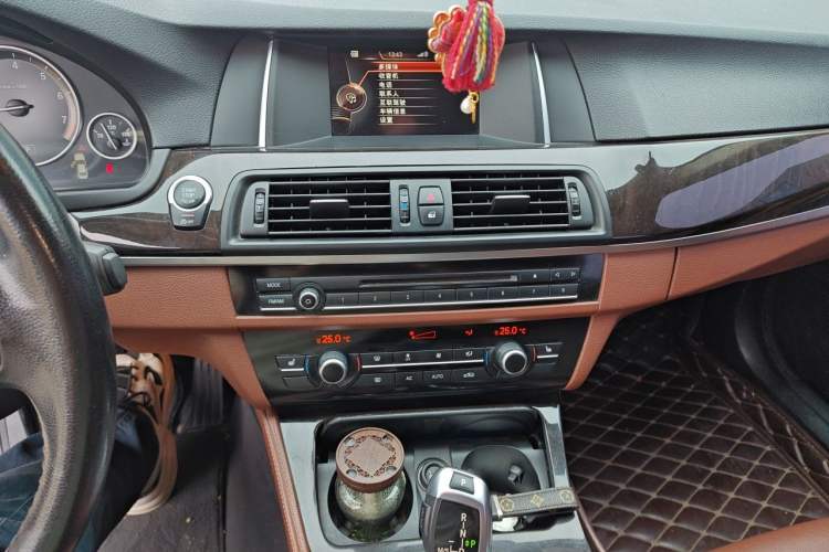Used BMW 5 Series 2014 525Li Leading Model Audio And AC Panel
