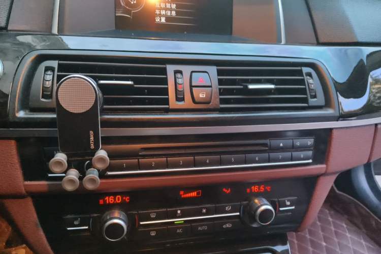 Used BMW 5 Series 2014 525Li Leading Model Audio And AC Panel