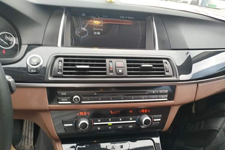 Used BMW 5 Series 2014 520Li Elegant Model Audio And AC Panel