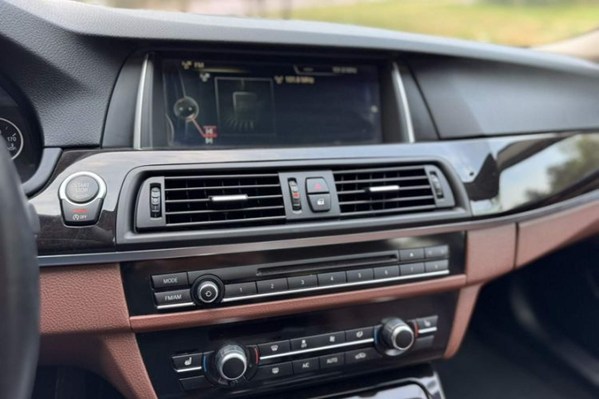 Used BMW 5 Series 2014 525Li Leading Model Audio And AC Panel