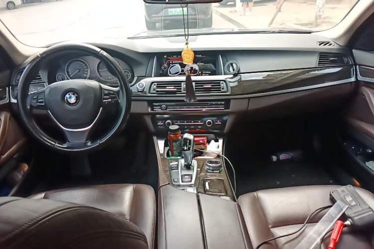 Used BMW 5 Series 2014 525Li Luxury Design Package Center Console