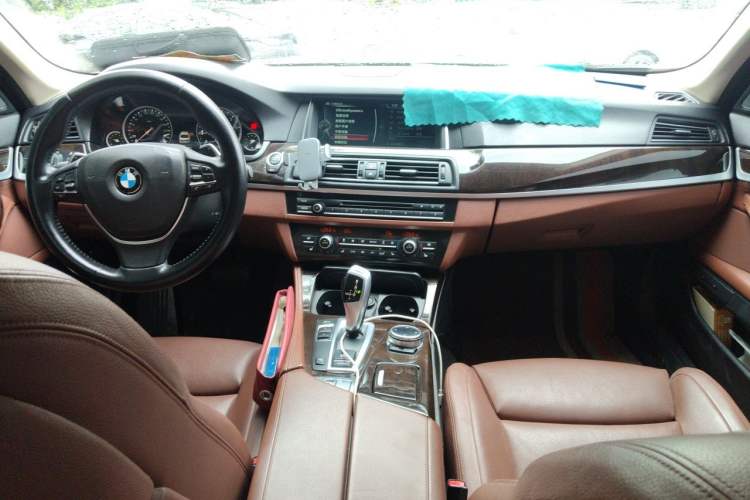 Used BMW 5 Series 2014 535Li Leading Model Center Console