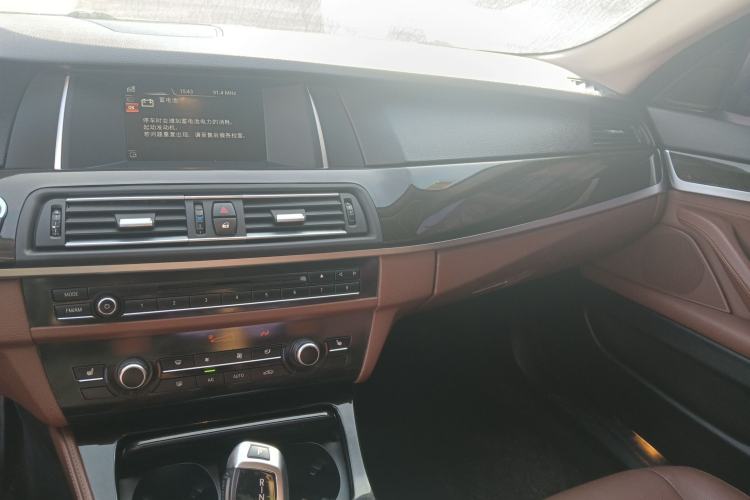 Used BMW 5 Series 2014 525Li Leading Model Center Console