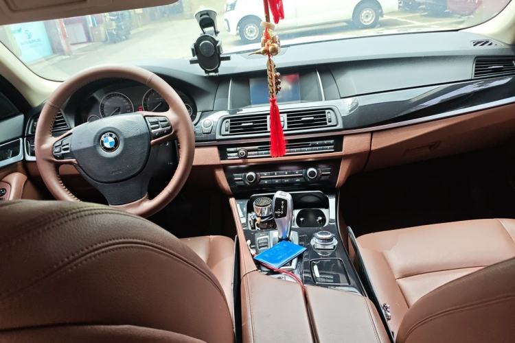 Used BMW 5 Series 2014 520i Elegant Edition Center Console