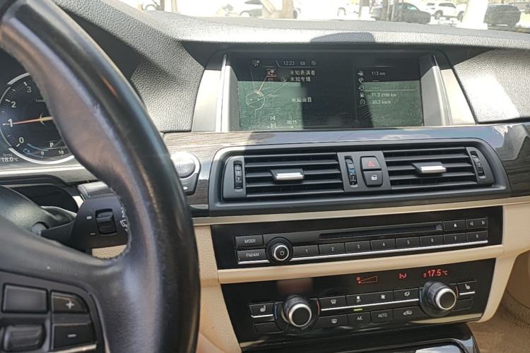 Used BMW 5 Series 2014 525Li Luxury Design Package Center Console