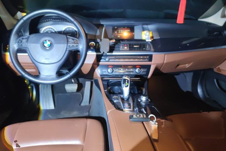 Used BMW 5 Series 2014 520Li Elegant Model Center Console