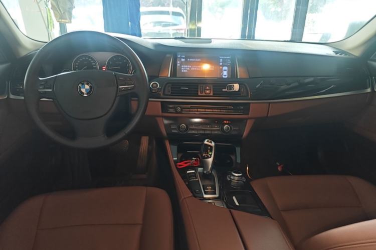 Used BMW 5 Series 2014 520Li Elegant Model Center Console