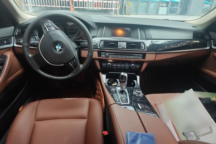 Used BMW 5 Series 2014 520Li Elegant Model Center Console