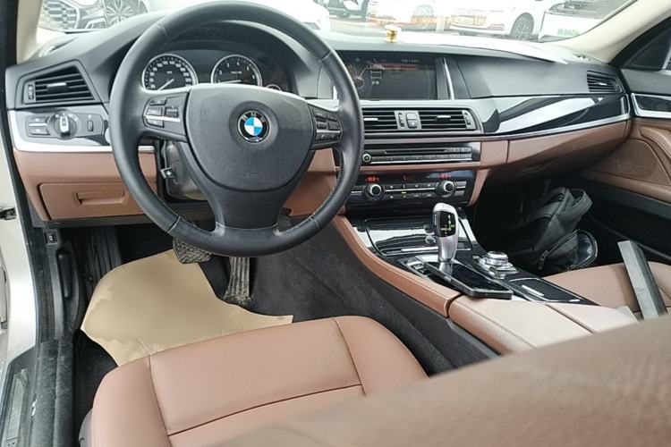Used BMW 5 Series 2014 520Li Elegant Model Center Console