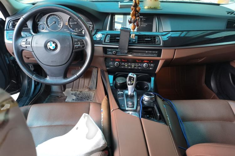 Used BMW 5 Series 2014 520Li Elegant Model Center Console