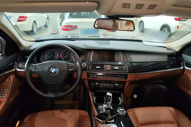 Used BMW 5 Series 2014 520Li Elegant Model Center Console