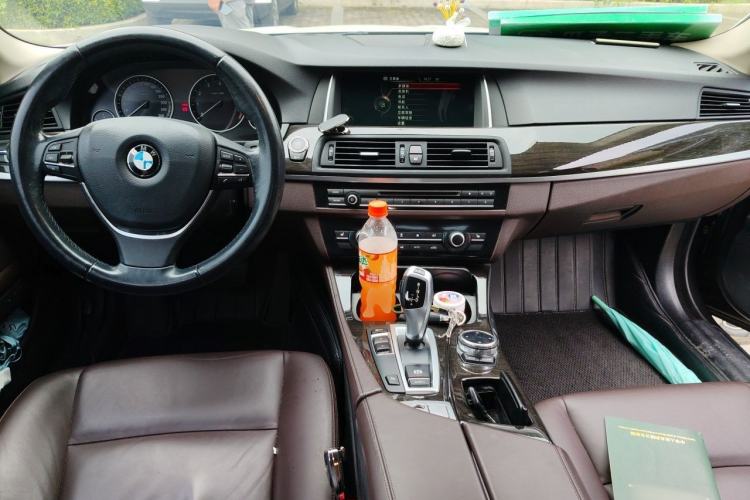 Used BMW 5 Series 2014 525Li Luxury Design Package Center Console