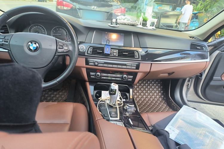 Used BMW 5 Series 2014 520Li Elegant Model Center Console