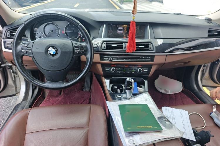Used BMW 5 Series 2014 520Li Elegant Model Center Console