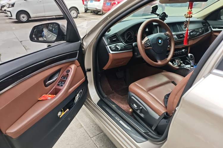 Used BMW 5 Series 2014 520i Elegant Edition Driver Seat