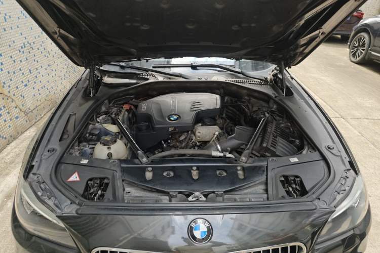 Used BMW 5 Series 2014 525Li Luxury Design Package Engine Bay