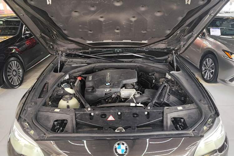 Used BMW 5 Series 2014 525Li Leading Model Engine Bay
