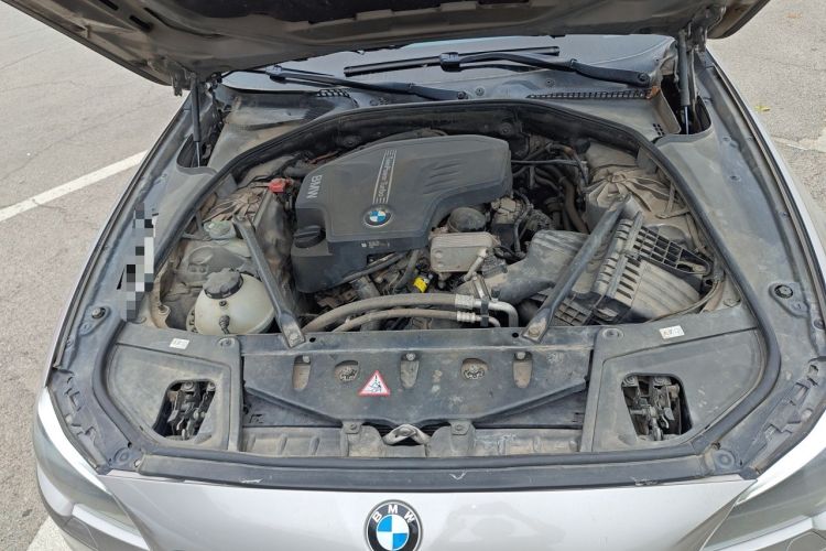 Used BMW 5 Series 2014 525Li Leading Model Engine Bay
