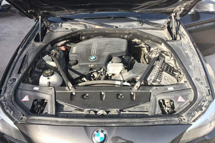 Used BMW 5 Series 2014 525Li Leading Model Engine Bay