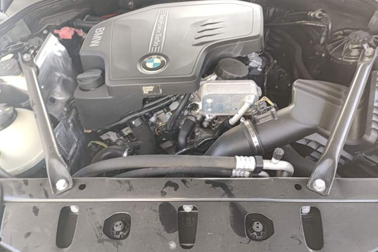 Used BMW 5 Series 2014 525Li Luxury Design Package Engine Bay