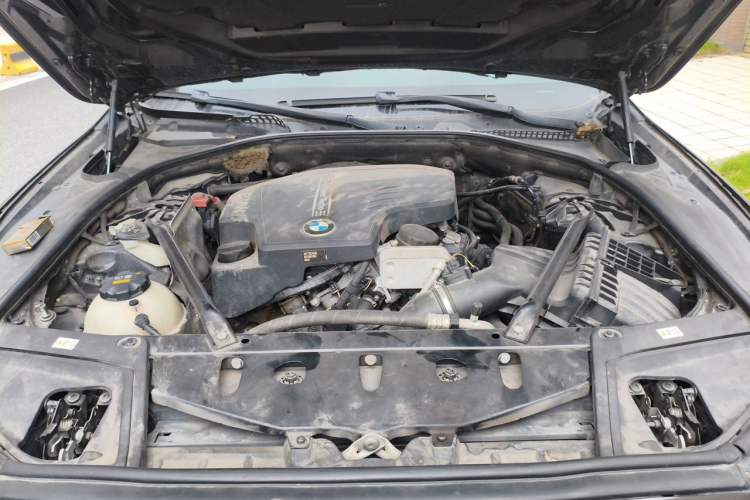Used BMW 5 Series 2014 520Li Elegant Model Engine Bay