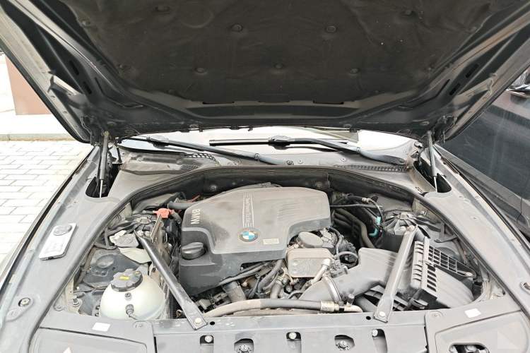 Used BMW 5 Series 2014 520i Elegant Edition Engine Bay