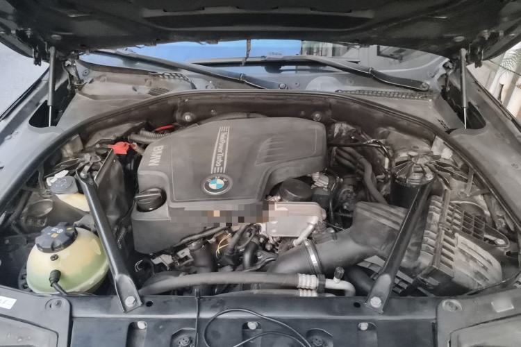 Used BMW 5 Series 2014 525Li Leading Model Engine Bay