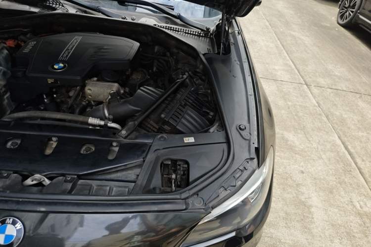 Used BMW 5 Series 2014 525Li Luxury Design Package Engine Bay Left