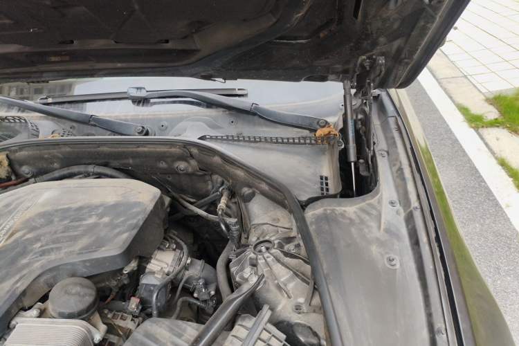 Used BMW 5 Series 2014 520Li Elegant Model Engine Bay Left
