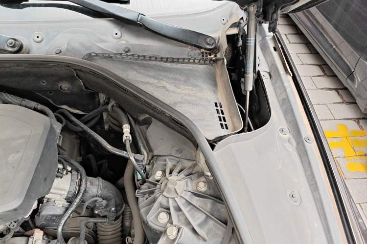 Used BMW 5 Series 2014 520i Elegant Edition Engine Bay Left