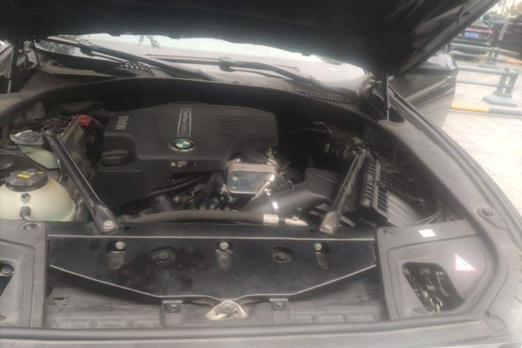 Used BMW 5 Series 2014 525Li Luxury Design Package Engine Bay Left