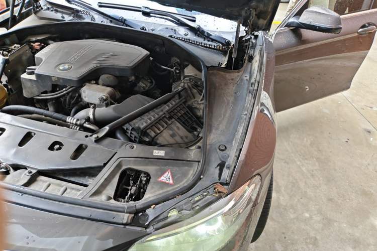 Used BMW 5 Series 2014 520Li Elegant Model Engine Bay Left