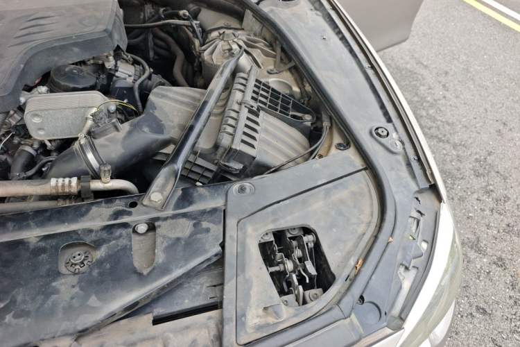 Used BMW 5 Series 2014 520Li Elegant Model Engine Bay Left