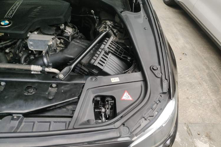 Used BMW 5 Series 2014 525Li Luxury Design Package Engine Bay Left