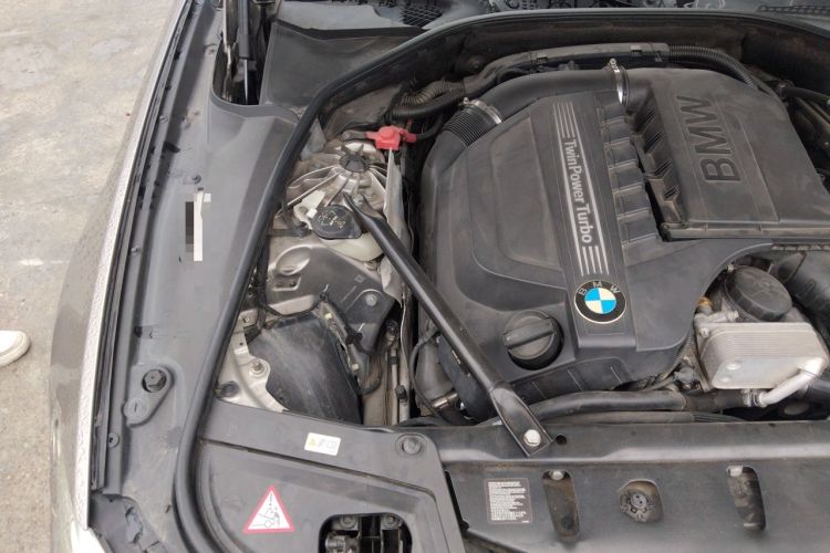 Used BMW 5 Series 2014 535Li Leading Model Engine Bay Right