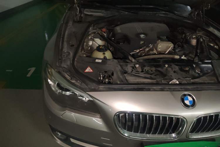 Used BMW 5 Series 2014 525Li Leading Model Engine Bay Right