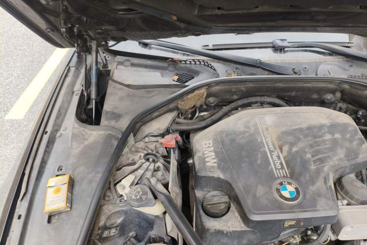 Used BMW 5 Series 2014 520Li Elegant Model Engine Bay Right