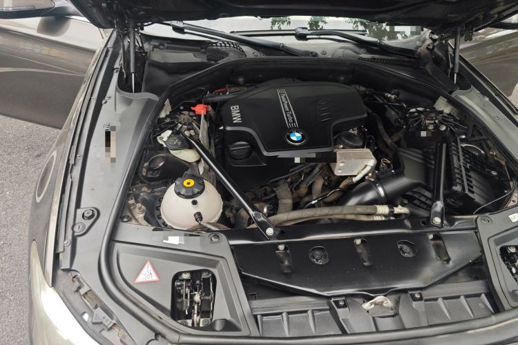 Used BMW 5 Series 2014 520Li Elegant Model Engine Bay Right