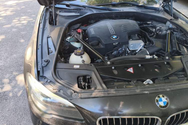 Used BMW 5 Series 2014 525Li Luxury Design Package Engine Bay Right