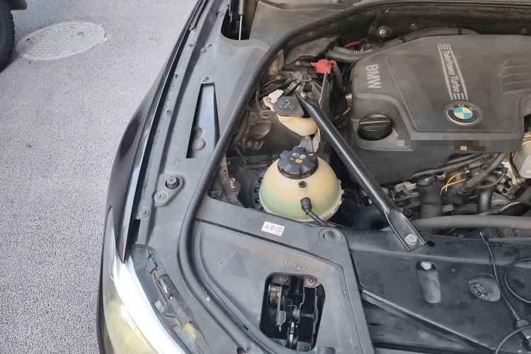 Used BMW 5 Series 2014 525Li Leading Model Engine Bay Right