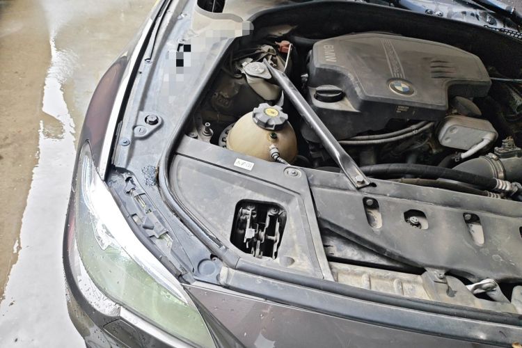 Used BMW 5 Series 2014 520Li Elegant Model Engine Bay Right
