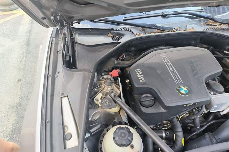 Used BMW 5 Series 2014 520Li Elegant Model Engine Bay Right
