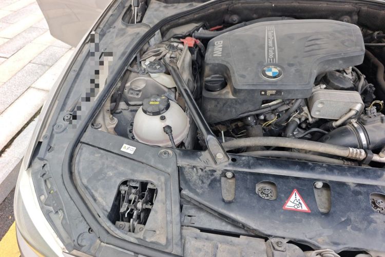 Used BMW 5 Series 2014 520Li Elegant Model Engine Bay Right