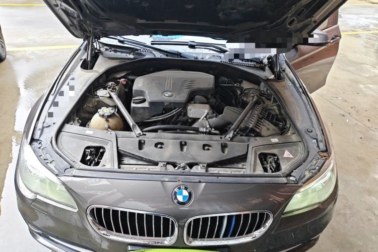 Used BMW 5 Series 2014 520Li Elegant Model Engine Bay