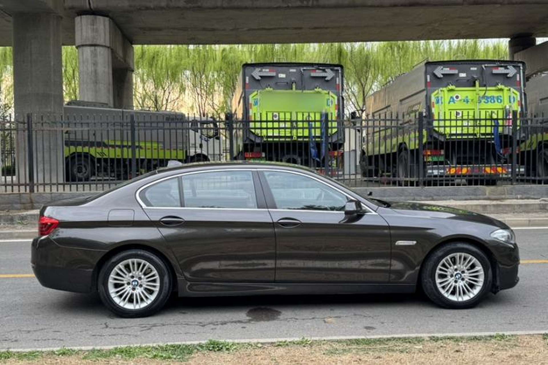 Used BMW 5 Series 2014 525Li Leading Model Exterior 3
