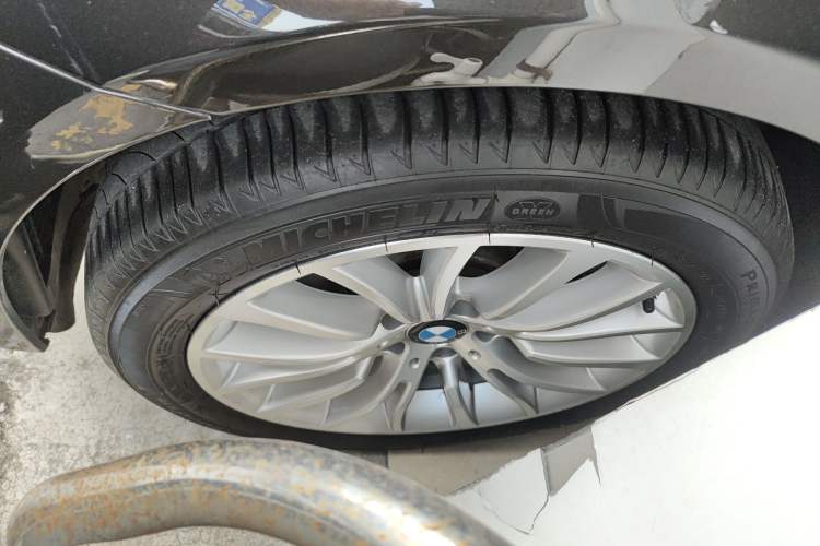 Used BMW 5 Series 2014 525Li Luxury Design Package Exterior 4