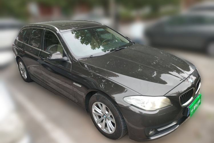 Used BMW 5 Series 2014 520i Touring Edition Front Right 45 Deg