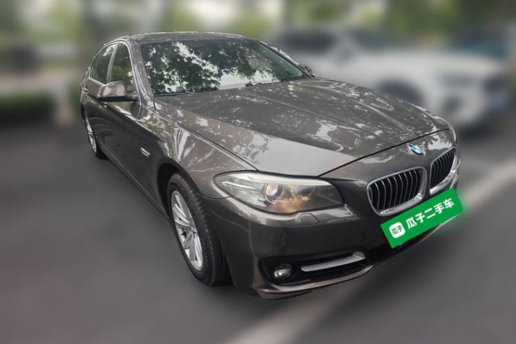 Used BMW 5 Series 2014 520Li Elegant Model Front Right 45 Deg