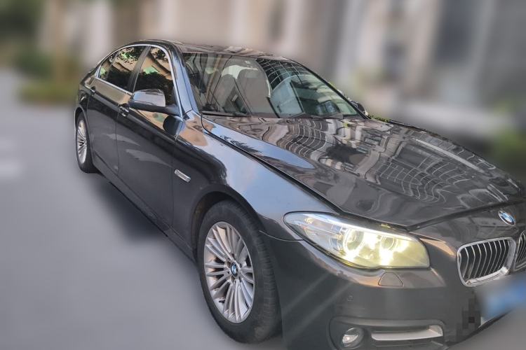 Used BMW 5 Series 2014 525Li Leading Model Front Right 45 Deg
